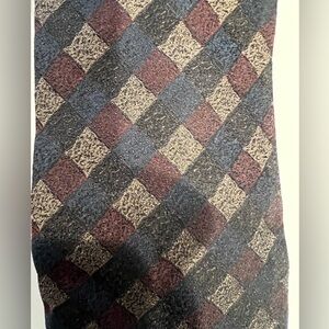 Donna Karan 💯 % Silk Checkered Tie